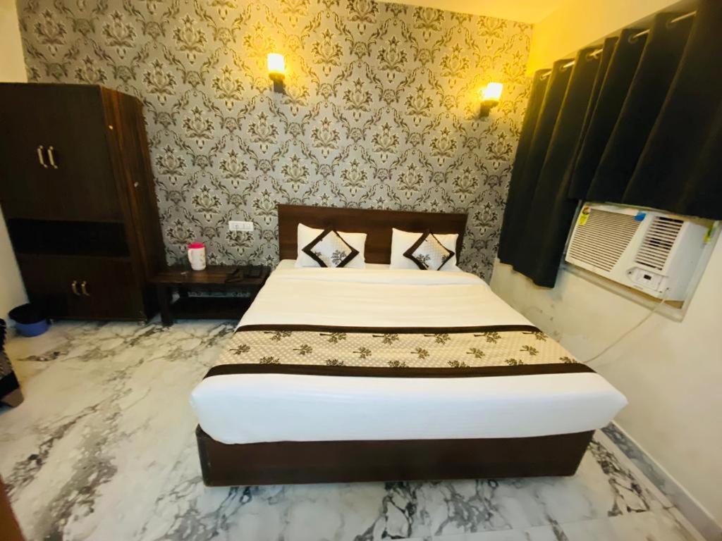 Hotel Divine Агра Экстерьер фото
